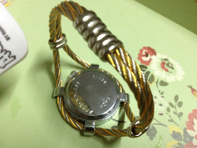 廠家直銷金銀雙色鋼絲手鐲表 品質與時尚的完美結合